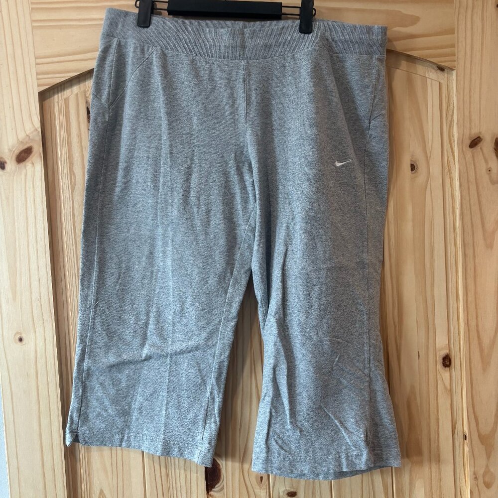 Nike Gray Capris Size XL